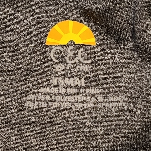 c & C California Gray Capri Yoga Pants, size X-small - Picture 3 of 4